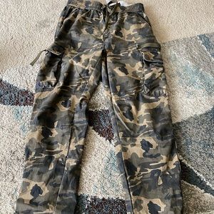 Camo green L pants